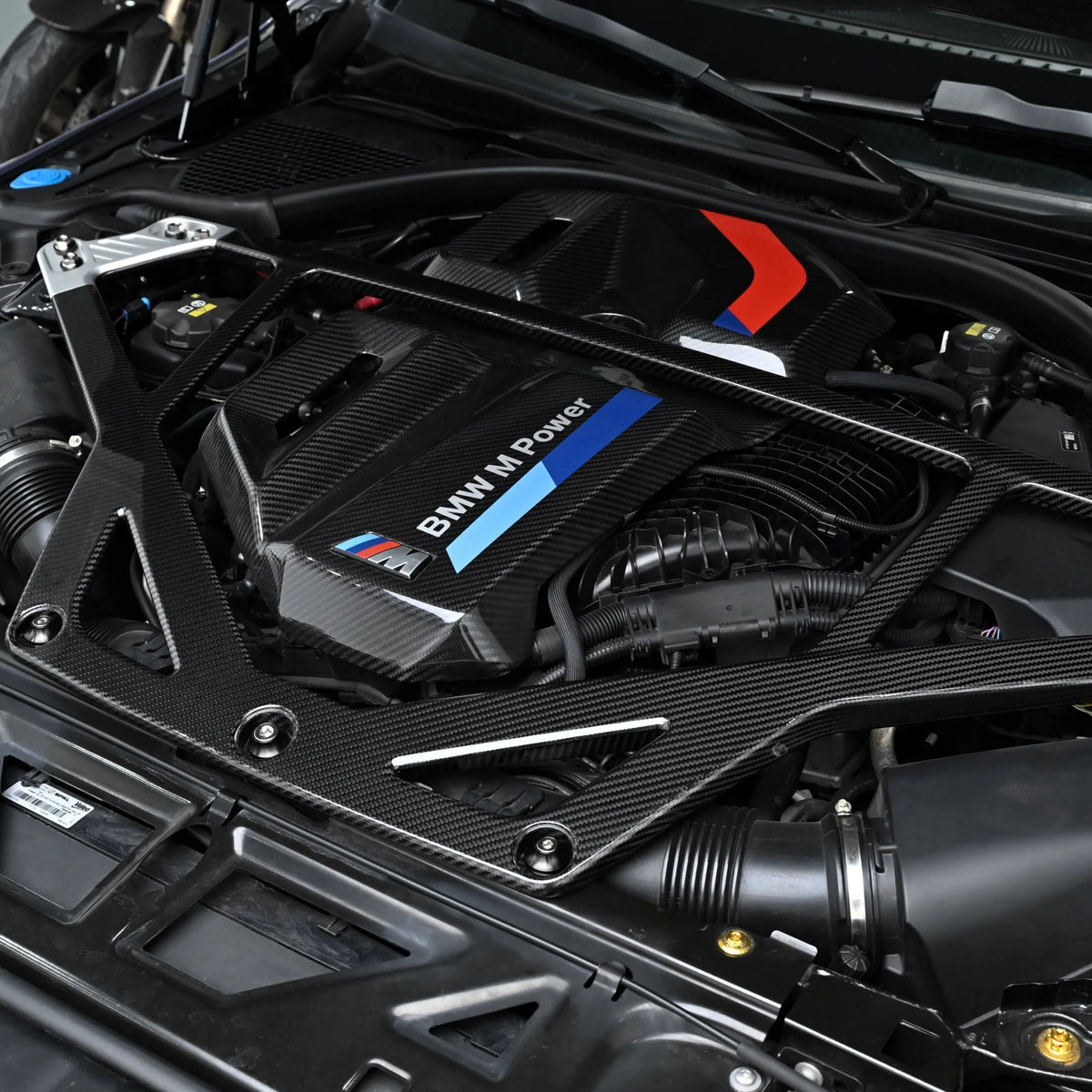 Max Carbon Dry Carbon Domstrebenset V5 SILBER / M3 G80 G81 / M4 G82 G83 passend für BMW M2 G87